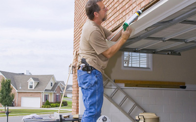 3 Reasons Why You Should Avoid The DIY Garage Door Repair